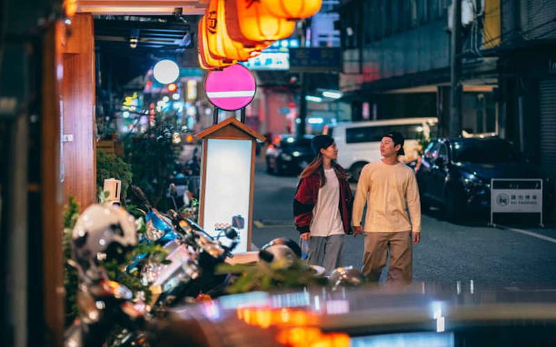 Experience Japan’s Thriving Nightlife Scene